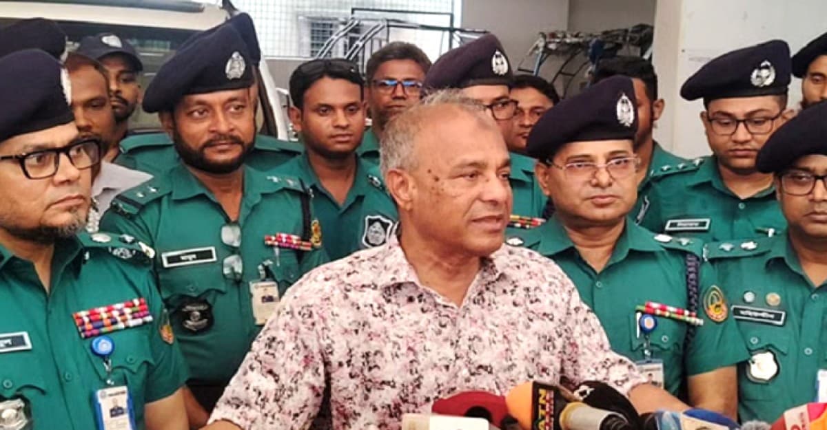 পুলিশ মামলা বাণিজ্যে জড়ালে বাড়ি পাঠিয়ে দেওয়া হবে: স্বরাষ্ট্র উপদেষ্টা