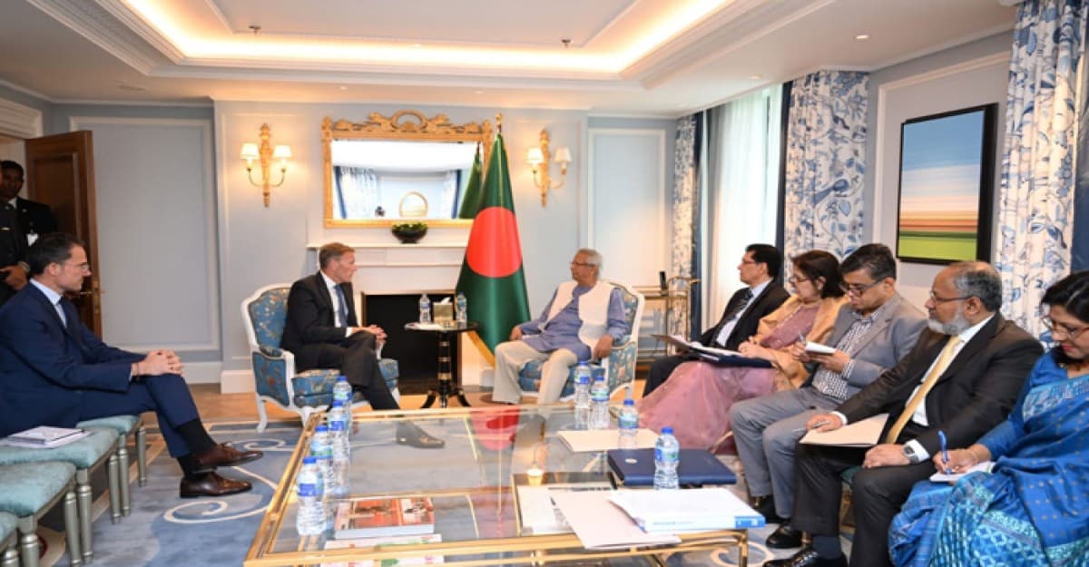 ড. ইউনূসের সঙ্গে এয়ারবাসের এক্সিকিউটিভ ভাইস প্রেসিডেন্টের সাক্ষাৎ