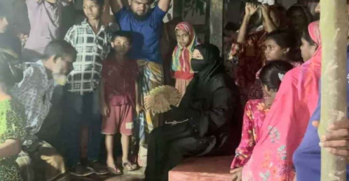 স্ত্রীর দাবিতে ২ সন্তানের জননীর অনশন, লাপাত্তা প্রেমিক