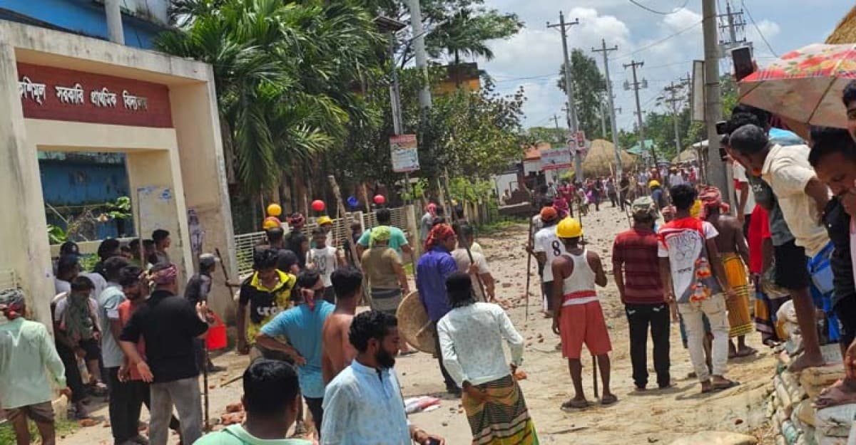 ব্রাহ্মণবাড়িয়ায় দুই গোষ্ঠীর সংঘর্ষে আহত শতাধিক