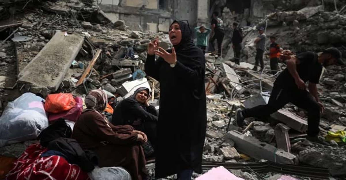 নারী-শিশুর আর্তনাদে কাঁপছে গাজা, ইসরায়েলি হামলায় আরও ৯৫ নিহত