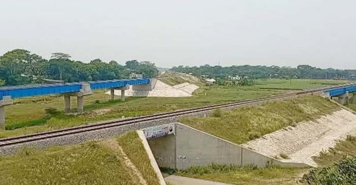 ভাঙ্গায় স্ত্রীর সামনেই ট্রেনের ধাক্কায় মারা গেলেন স্বামী