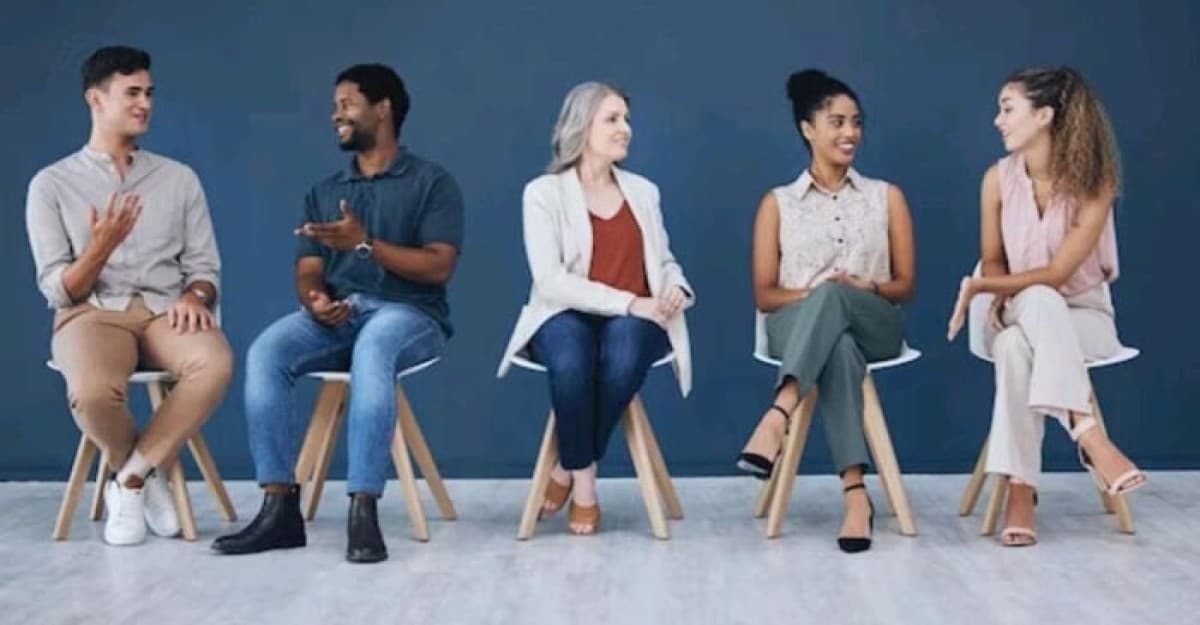 আপনার বসার ভঙ্গিই বলে দেবে মানুষ হিসেবে আপনি কেমন