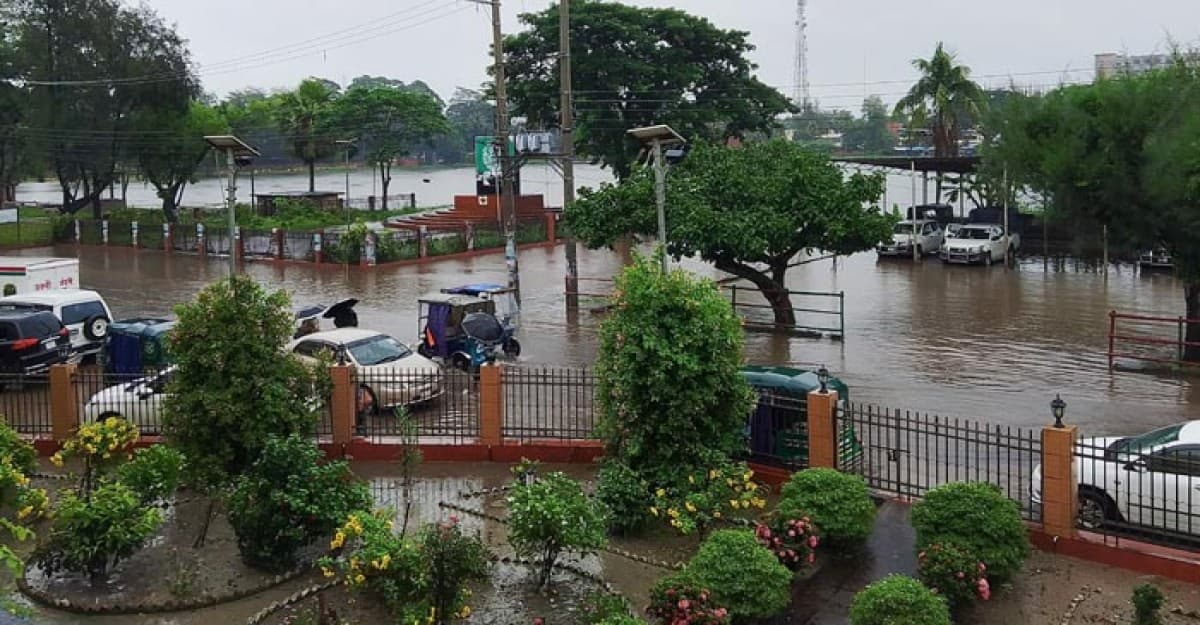 নোয়াখালীতে ভারী বর্ষণে তলিয়ে গেছে সড়ক, জন দুর্ভোগ চরমে