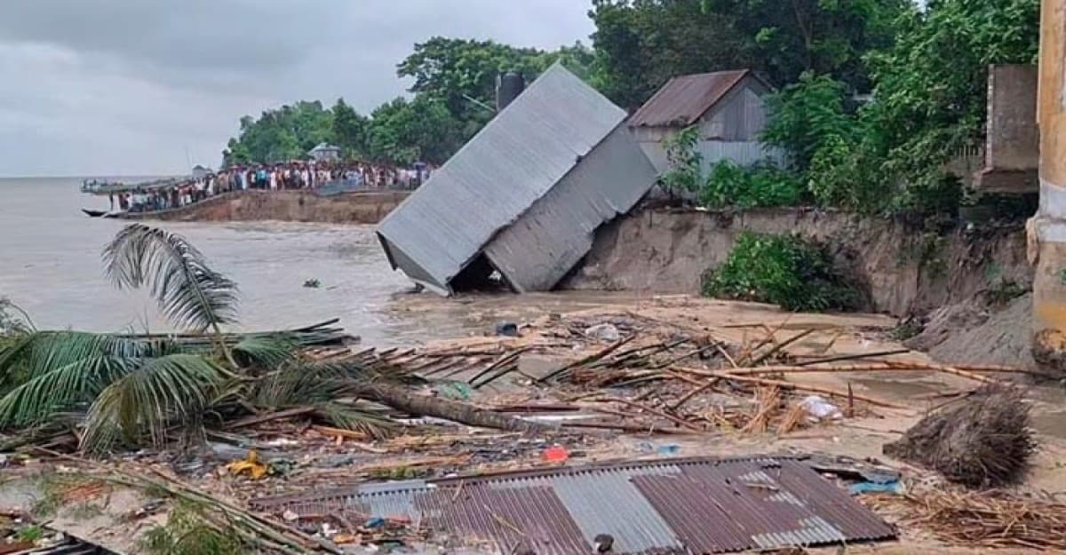 এবার পদ্মা সেতু রক্ষা প্রকল্প বাঁধে ভয়াবহ ভাঙন