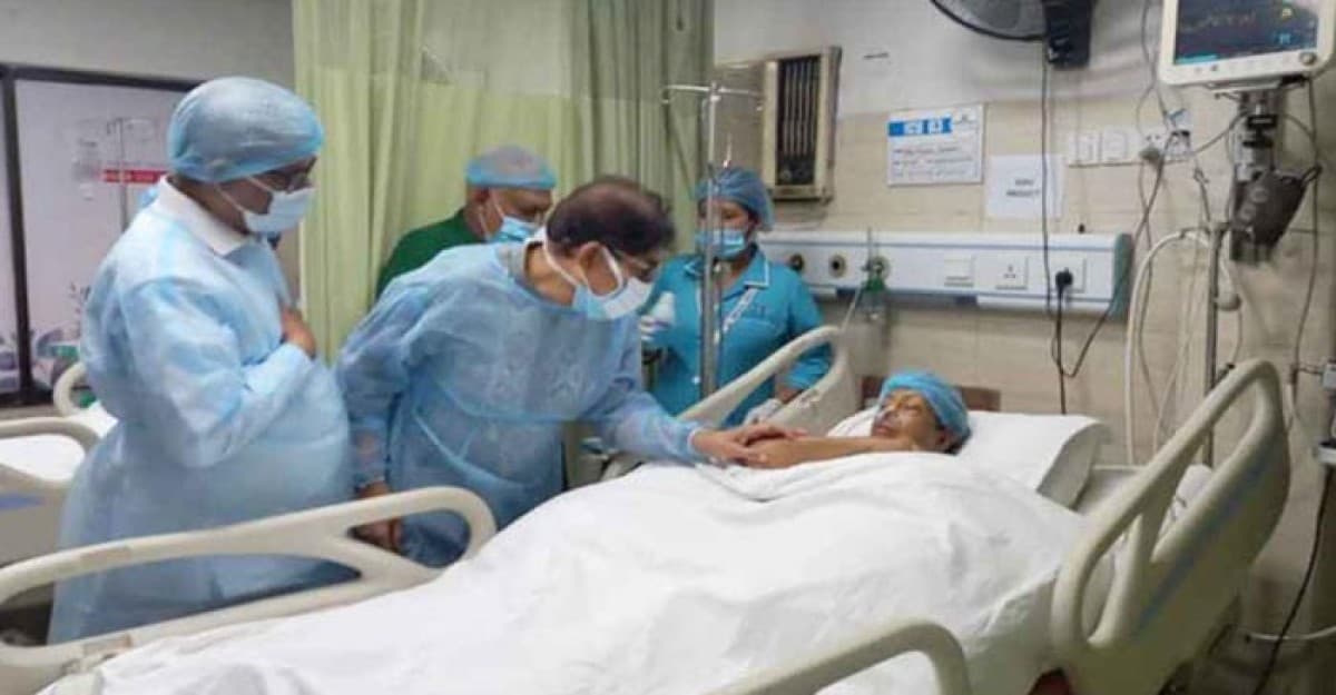 ফরিদা পারভীনকে দেখতে হাসপাতালে গেলেন মির্জা ফখরুল