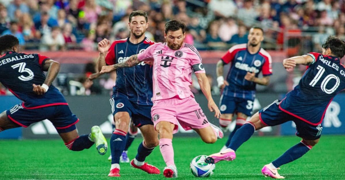 টানা চার ম্যাচে জোড়া গোল, নতুন ইতিহাস গড়লেন মেসি