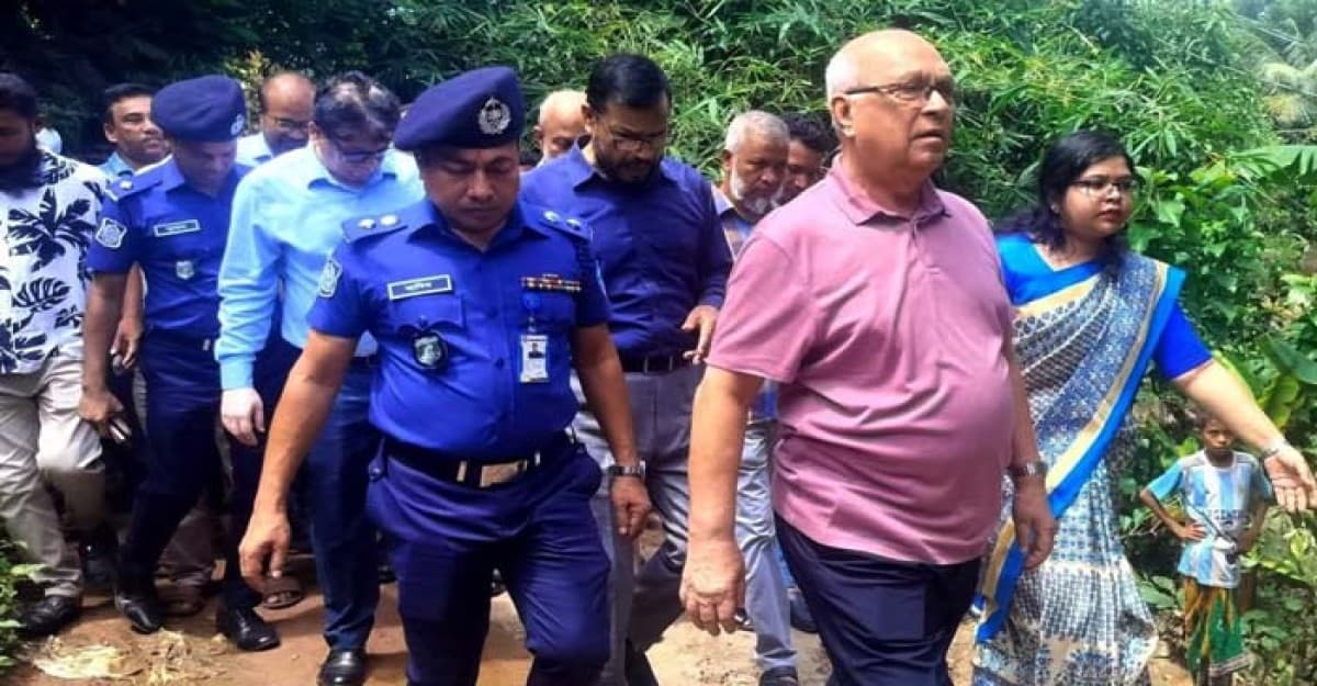 ফেনীর বন্যা কবলিত এলাকা পরিদর্শনে দুর্যোগ ও ত্রাণ উপদেষ্টা ফারুক ই আজম