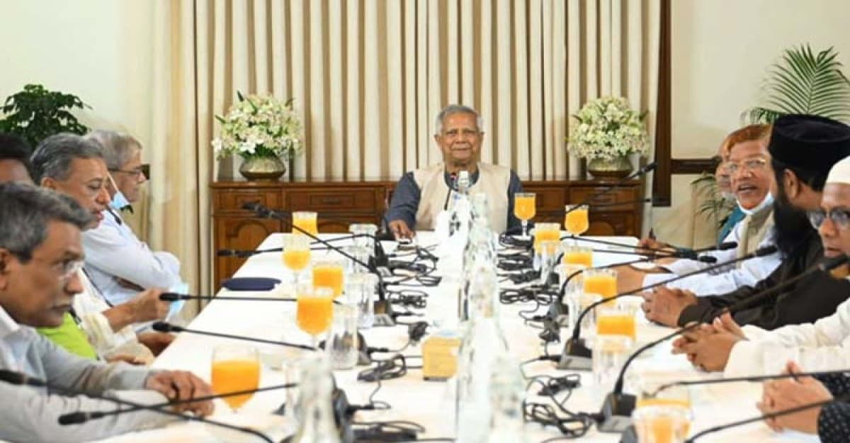 প্রধান উপদেষ্টার সঙ্গে  ১৩ রাজনৈতিক দলের বৈঠক চলছে