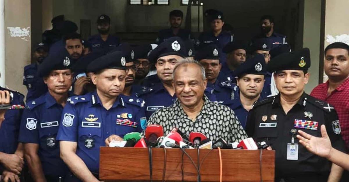 নির্বাচনের আগে সব অবৈধ অস্ত্র উদ্ধার করা হবে : স্বরাষ্ট্র উপদেষ্টা