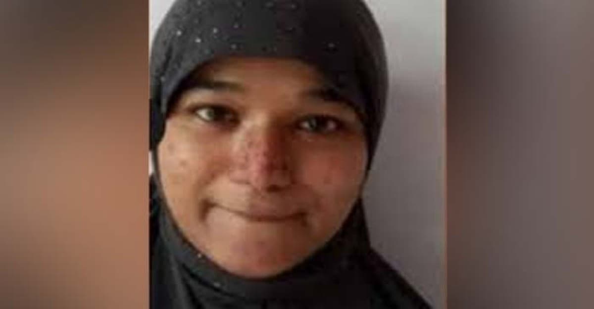 ৪ ‍যুবককে নিয়ন্ত্রণ করতেন এক তরুণী