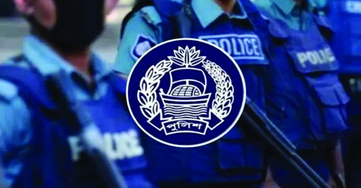 পলাতক ৪০ পুলিশ কর্মকর্তার পদক প্রত্যাহার