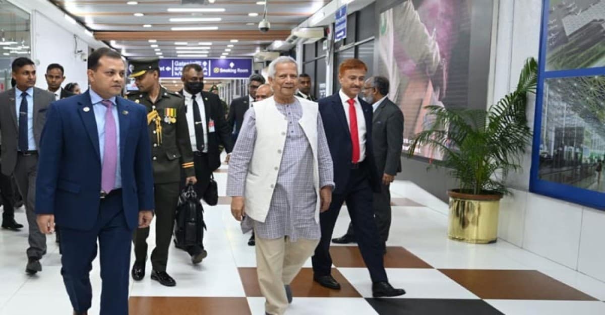 মালয়েশিয়া সফর শেষে দেশে ফিরেছেন প্রধান উপদেষ্টা