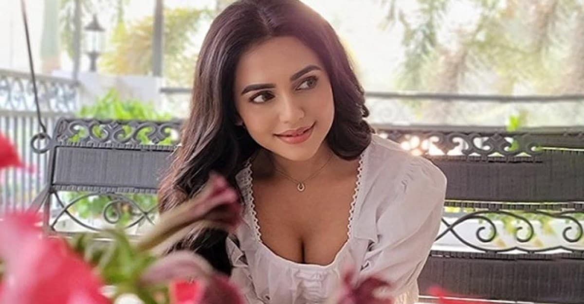 বিচ্ছেদের পর অবসাদের ওষুধ খেয়েছেন নুসরাত ফারিয়া