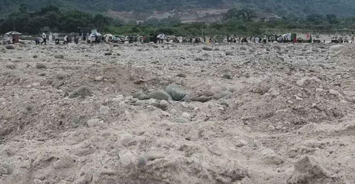 চুরি হওয়া সাদাপাথর আগের জায়গায় ফিরিয়ে আনার সিদ্ধান্ত: জেলা প্রশাসন