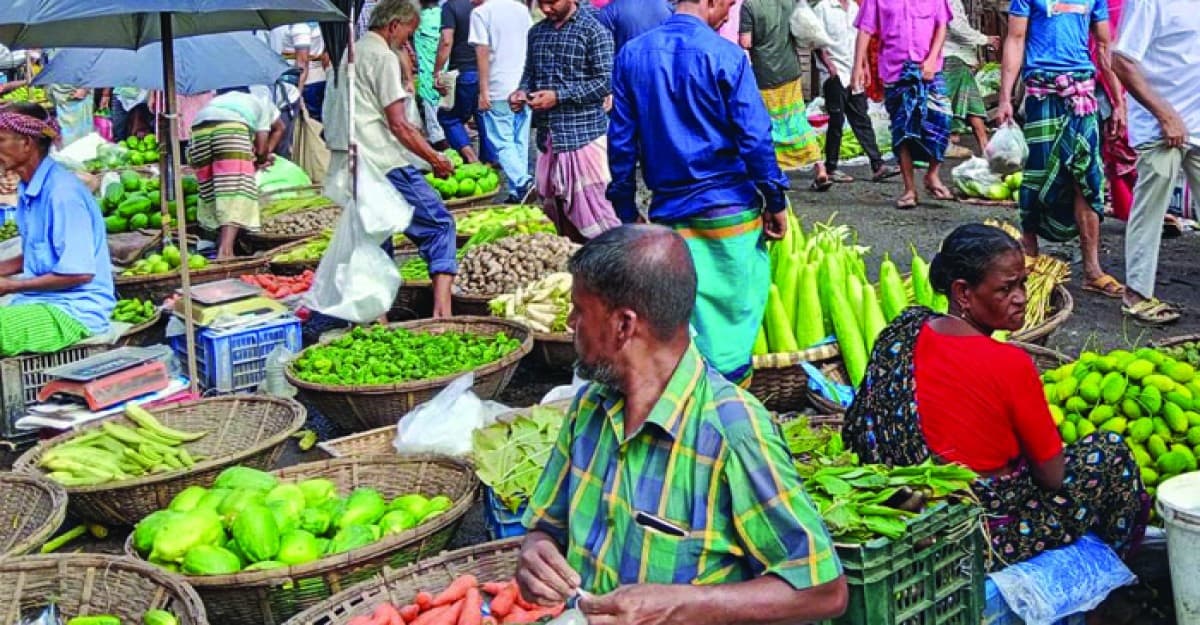 ফের লাগামহীন নিত্যপণ্যের বাজারে বিপাকে ভোক্তারা