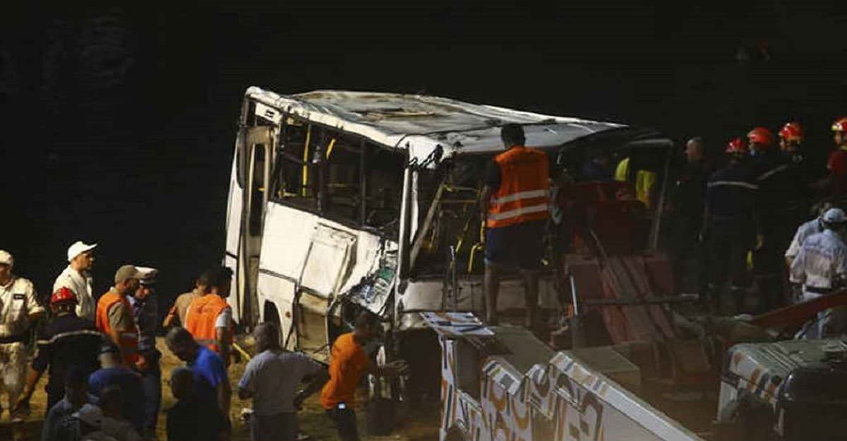 আলজেরিয়ায় ভয়াবহ বাস দুর্ঘটনায় নিহত ১৮, আহত ৯