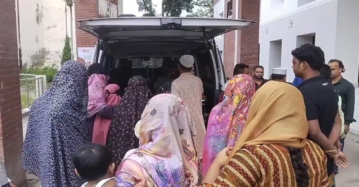 শিবচরে মোটরসাইকেল নিয়ন্ত্রণ হারিয়ে ইমামের মৃত্যু