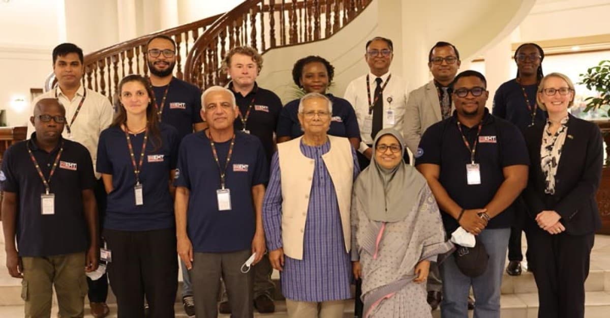 ব্রিটিশ চিকিৎসকদের ধন্যবাদ জানালেন প্রধান উপদেষ্টা