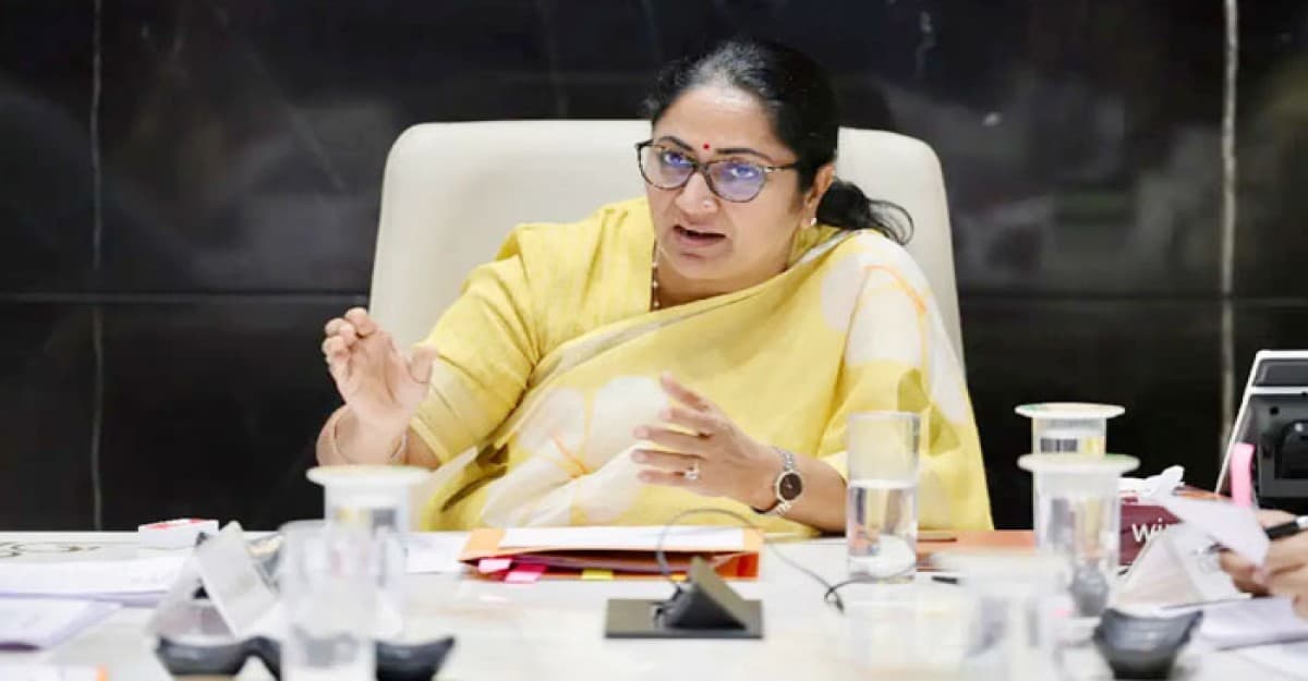 নিজ বাসভবনে দিল্লির মুখ্যমন্ত্রীর ওপর হামলা, গ্রেপ্তার ১