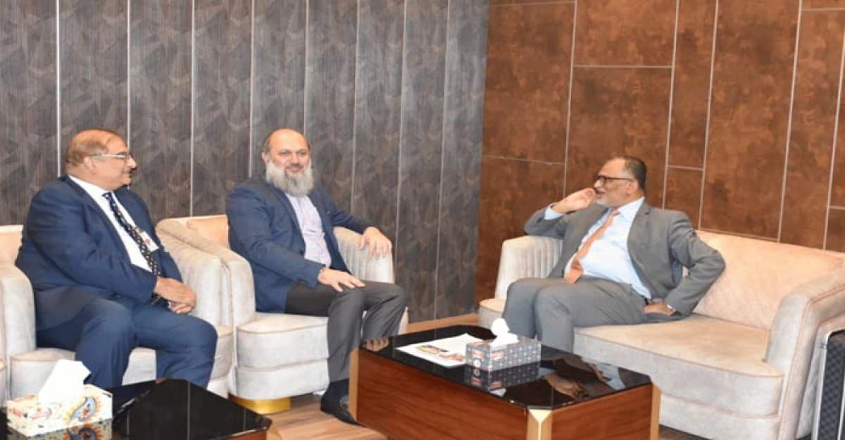 রাষ্ট্রীয় সফরে ঢাকায় পৌছেছেন পাকিস্তানের বাণিজ্যমন্ত্রী