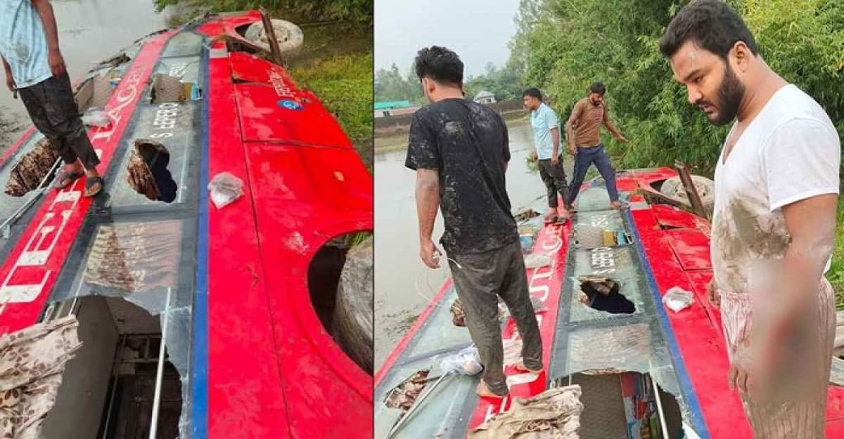 খালে উল্টে পড়ল বাস, গণঅধিকার নেতাসহ আহত ১৫