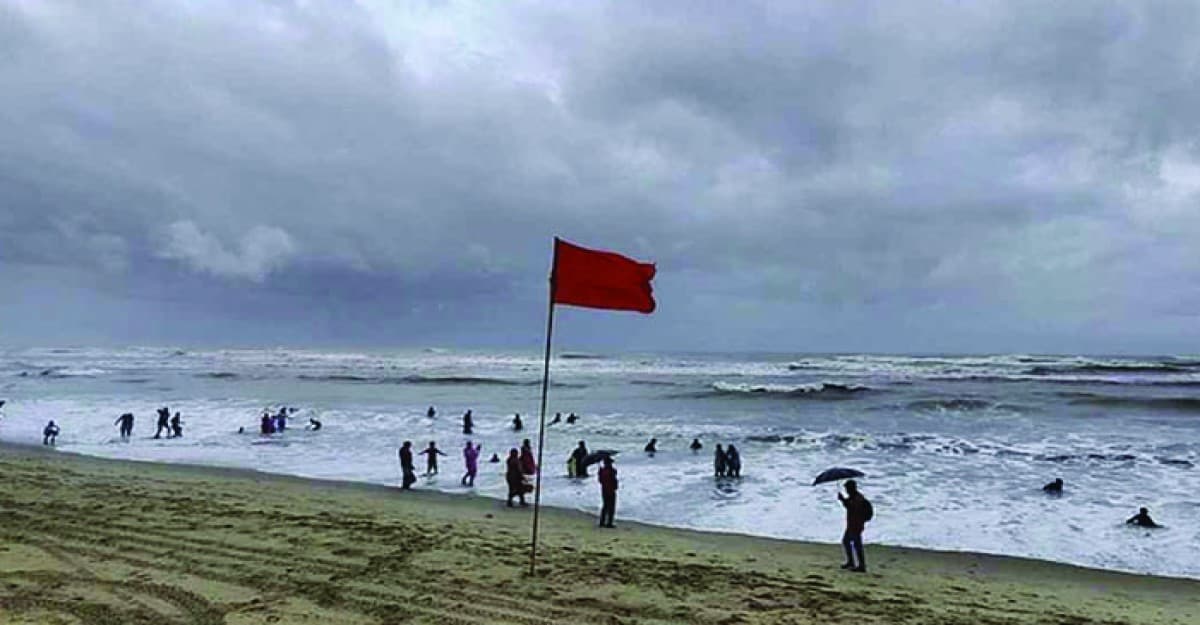 ফের লঘুচাপের আভাস, বন্দরে ৩ নম্বর সংকেত