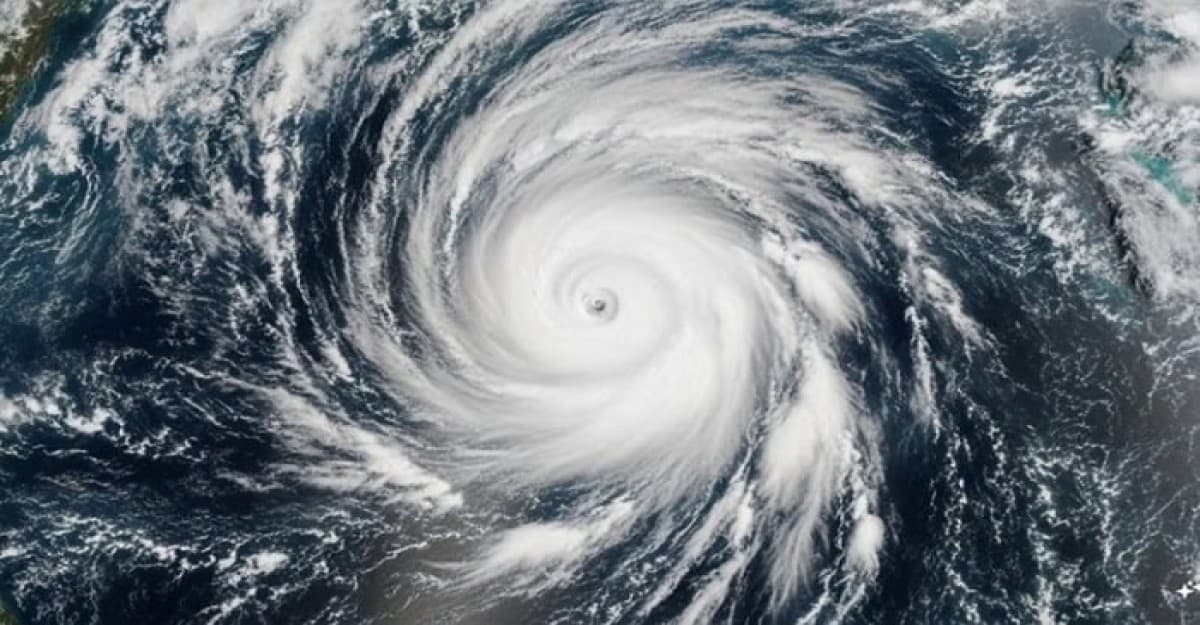 শক্তিশালী ঘূর্ণিঝড় ‘কাজিকি’র আঘাতের আশঙ্কা, সর্বোচ্চ সতর্কতা জারি