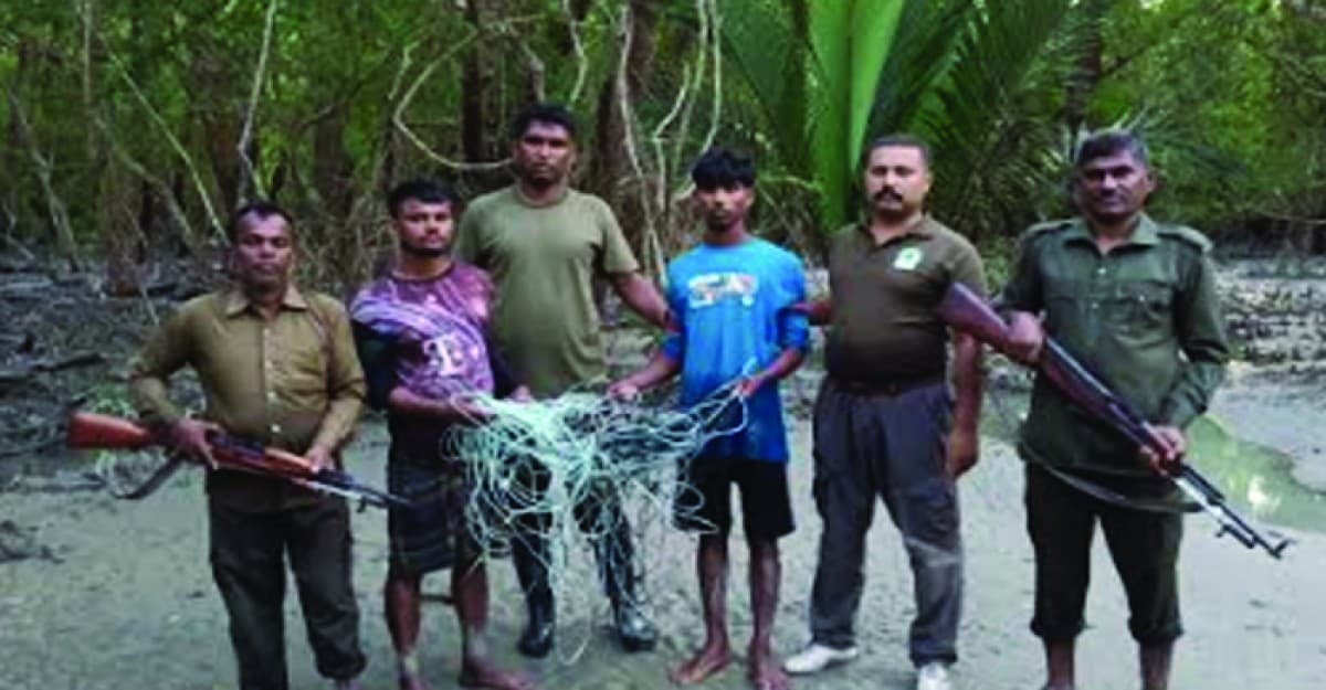 পূর্ব সুন্দরবনে দুই হরিণ শিকারি আটক
