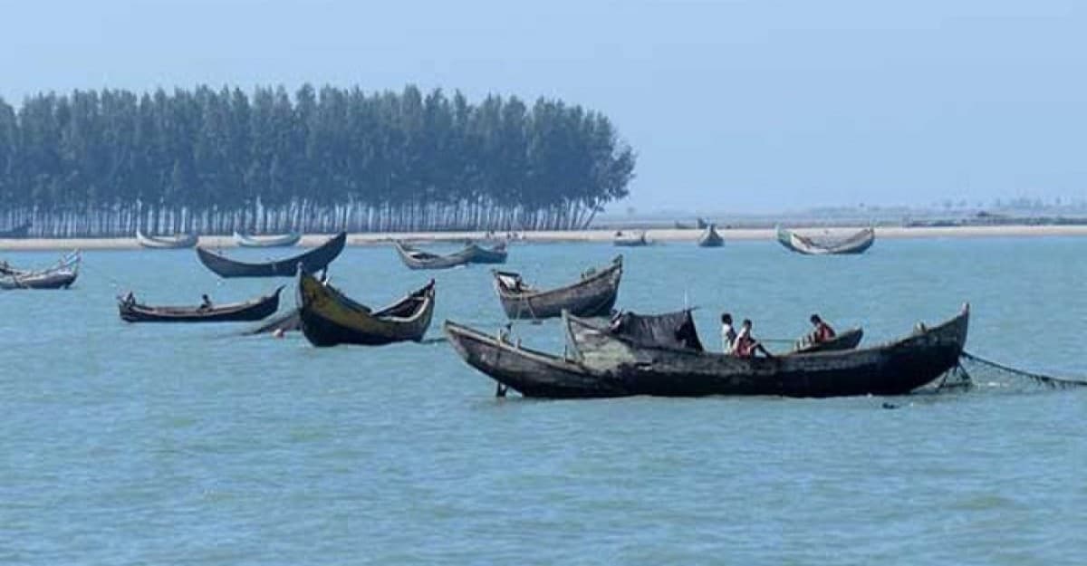 নাফ নদে আতঙ্ক: চার দিনে ৪৬ বাংলাদেশি জেলে অপহৃত