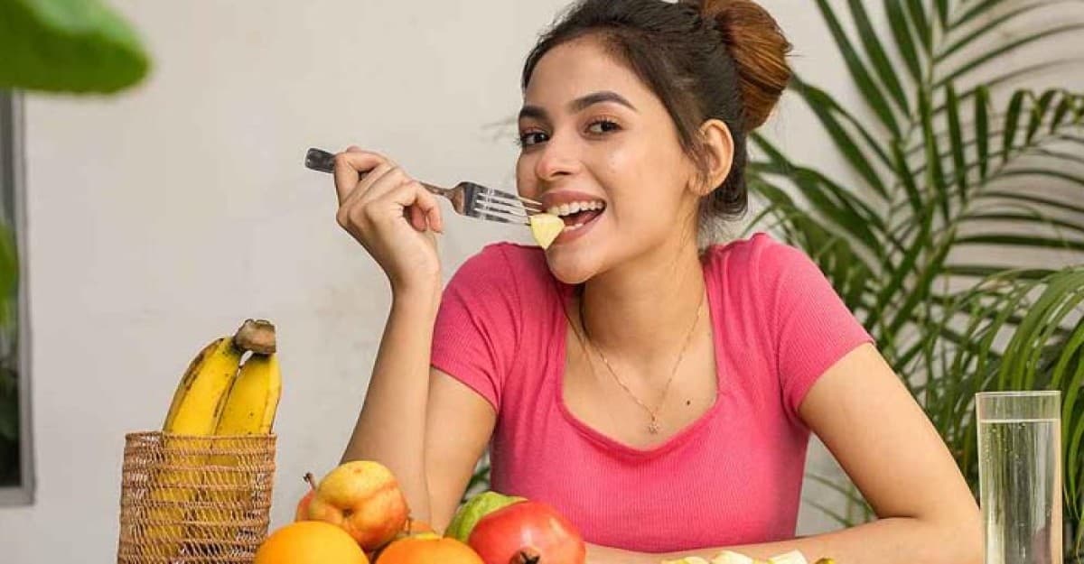 ৭০ বছরেও তরুণ থাকতে চান? এই সাত ধরনের খাবার খেতে শুরু করুন