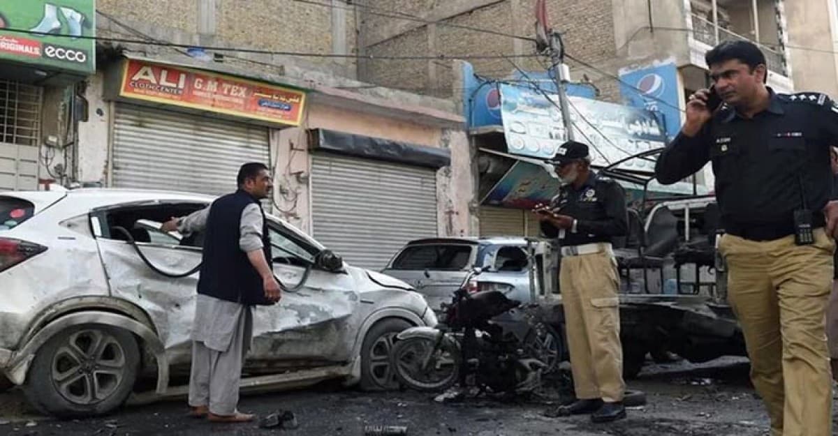 পাকিস্তানে রাজনৈতিক সমাবেশে আত্মঘাতী বোমা হামলায় নিহত ১৫