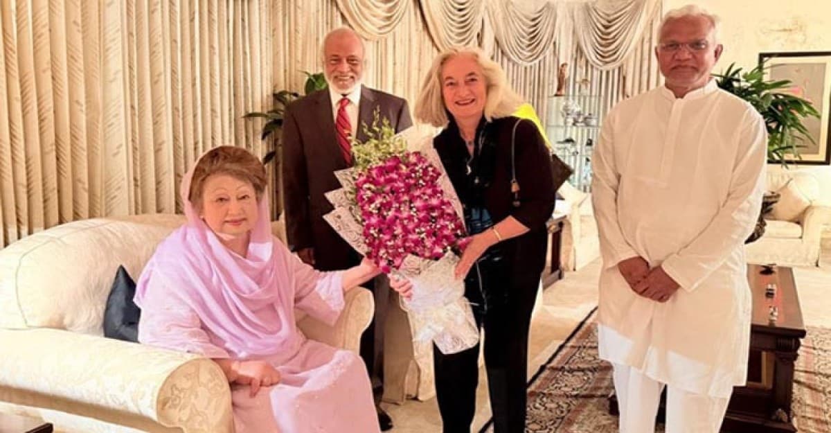 খালেদা জিয়ার সঙ্গে ফ্রান্সের রাষ্ট্রদূতের বিদায়ী সাক্ষাৎ