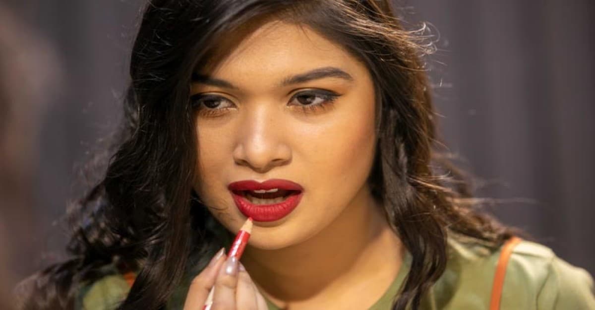 প্রতিদিন লিপস্টিক ব্যবহারে ঠোঁটের স্বাভাবিক সৌন্দর্য হারাতে পারে