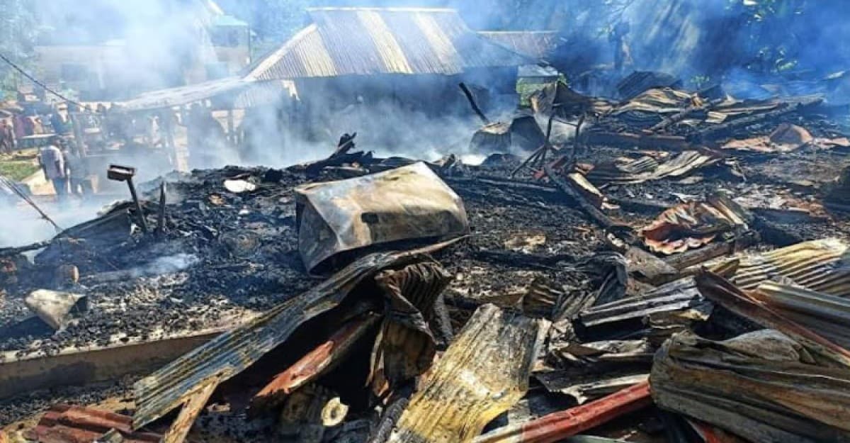 রামগড়ে অগ্নিকাণ্ডে ৮ দোকান পুড়ে ছাই