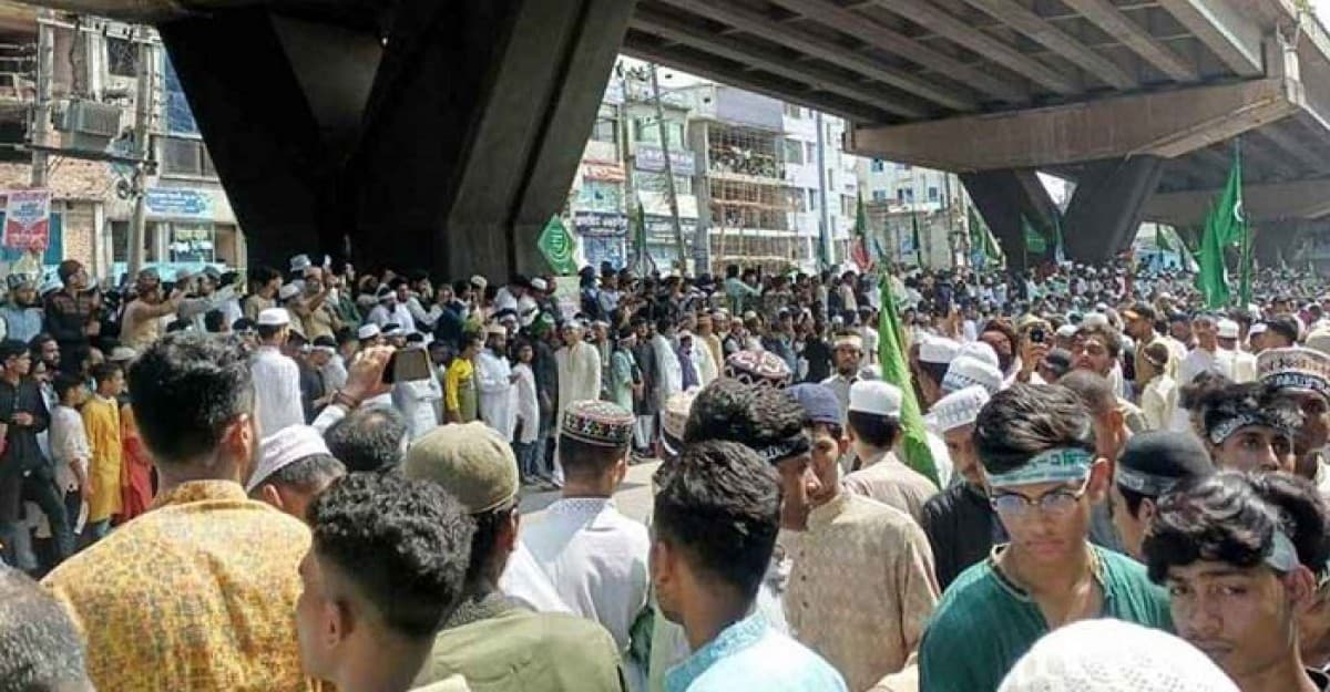 চট্টগ্রামে জশনে জুলুসে লাখো মানুষের ঢল