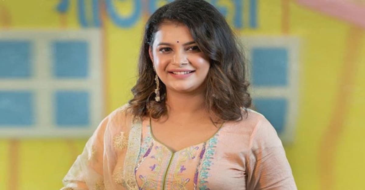 নিজের রাজনৈতিক অবস্থান নিয়ে যা বললেন শবনম ফারিয়া