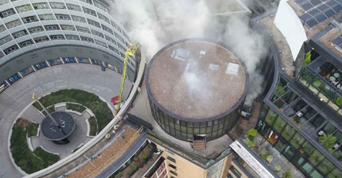 লন্ডনে বিবিসির সাবেক সদর দপ্তরে ভয়াবহ অগ্নিকাণ্ড