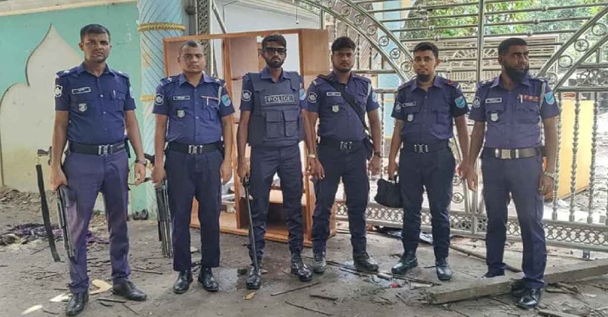 নুরাল পাগলের দরবারে পুলিশের কড়া নিরাপত্তা