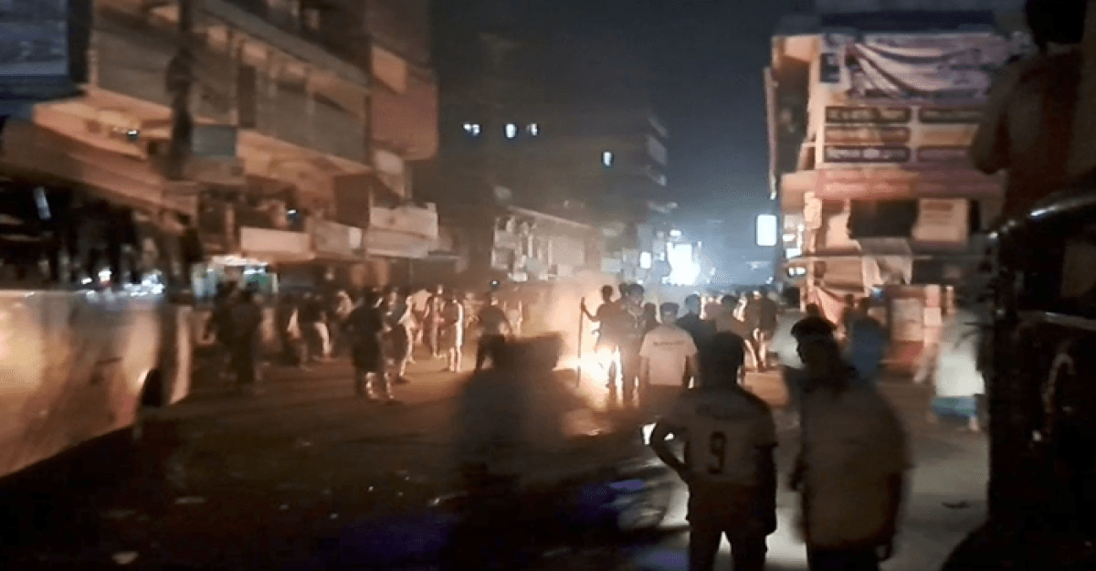 মাদ্রাসার সামনে অশোভন অঙ্গভঙ্গি, হাটহাজারীতে উত্তেজনা