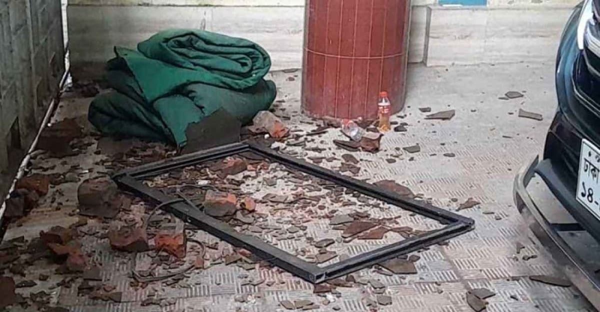 বঙ্গবীর কাদের সিদ্দিকীর বাড়িতে দুর্বৃত্তদের হামলা