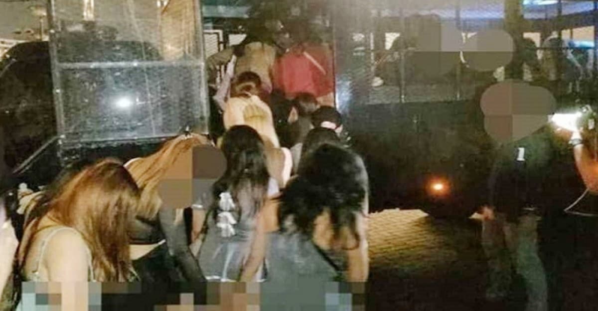 মালয়েশিয়ায় জুয়া ও পতিতাবৃত্তির অভিযোগে ৩৭৭ বাংলাদেশি আটক