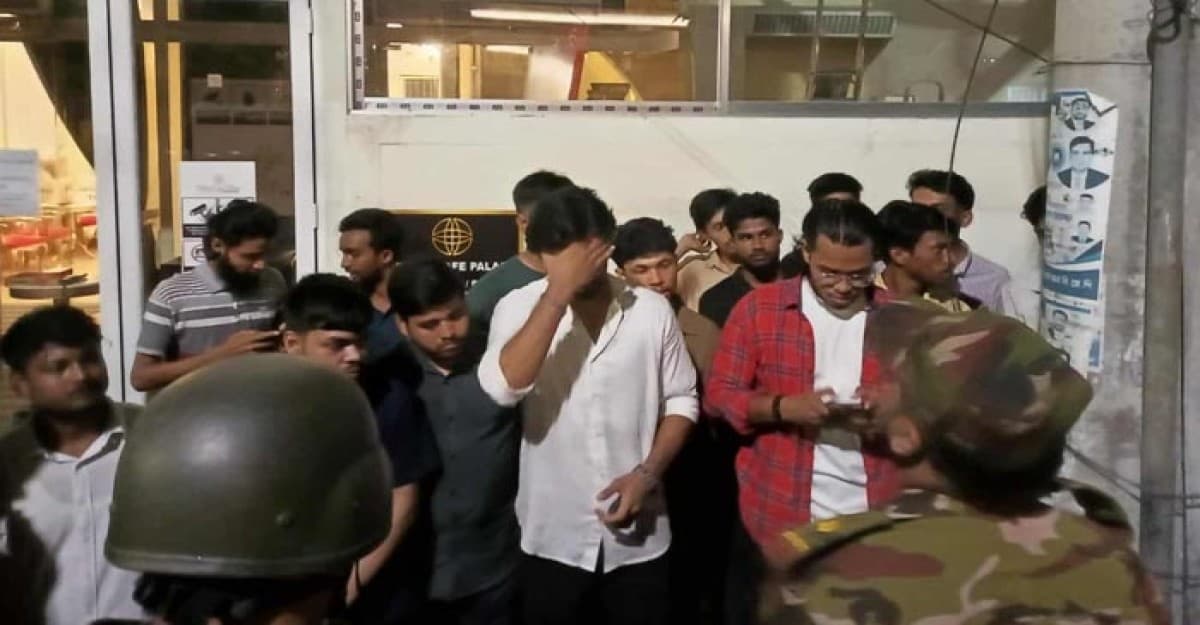 ক্যাসিনো ব্যবসা: আলোচিত সেলিম প্রধানের রেস্টুরেন্টে ছাত্র-জনতা