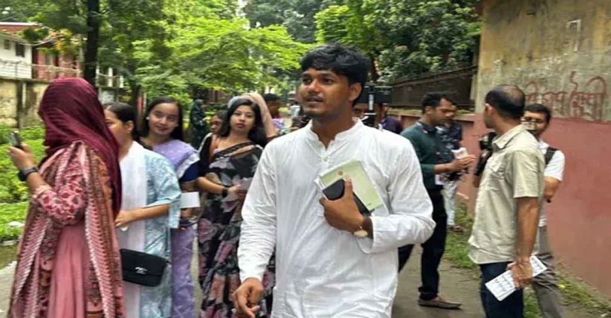 অনুমতি নিয়েই ভোটকেন্দ্রে প্রবেশ করেছি: ভিপি প্রার্থী আবিদুল