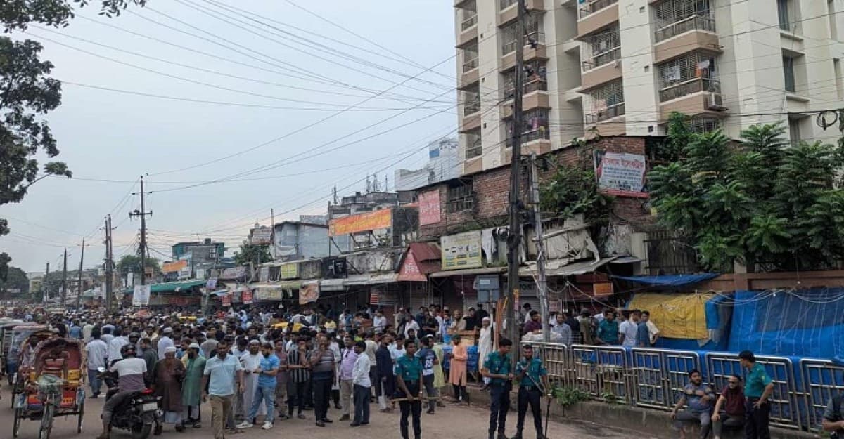 ঢাবির প্রবেশমুখে বাড়ছে রাজনৈতিক কর্মীদের উপস্থিতি