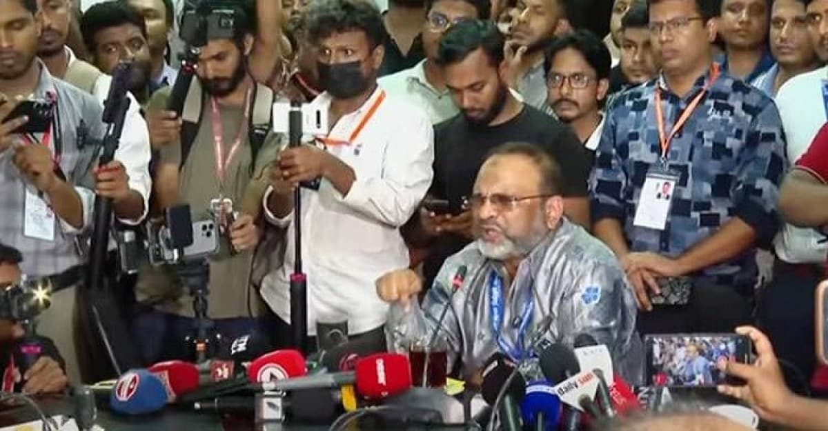 আমি কোনো দলের নই, কখনো রাজনীতি করিনি: ঢাবি উপাচার্য