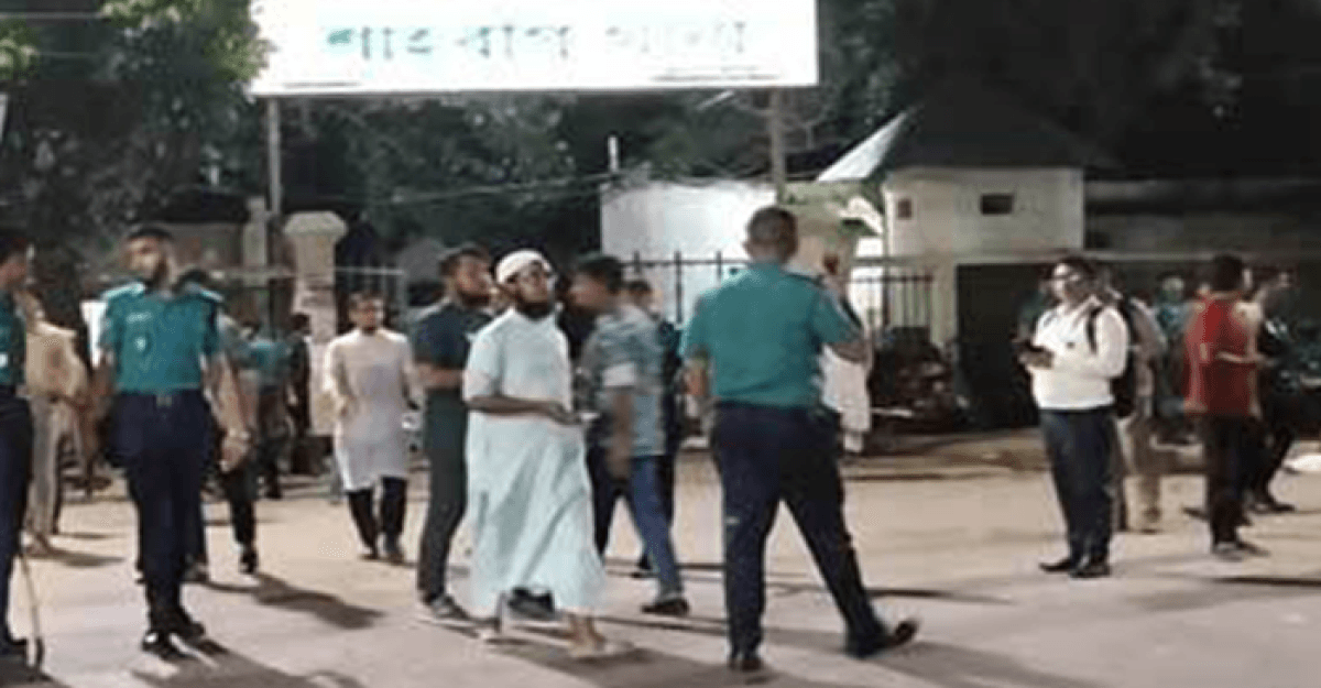 ডাকসু নির্বাচনের ফল ঘিরে উত্তেজনা, সতর্ক অবস্থানে আইনশৃঙ্খলা বাহিনী