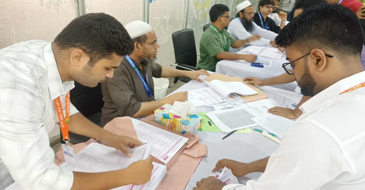 জাকসু নির্বাচনে ব্যালটে ভুলের অভিযোগ