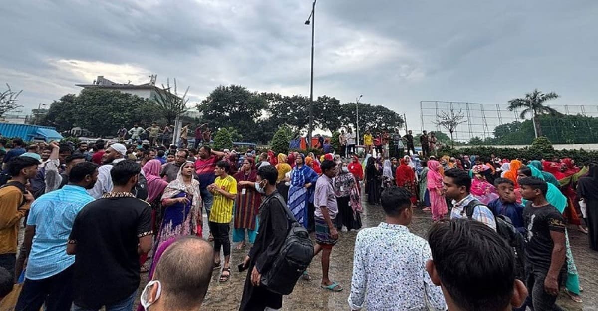 রাজধানীতে পোশাক শ্রমিকদের পুনরায় সড়ক অবরোধ