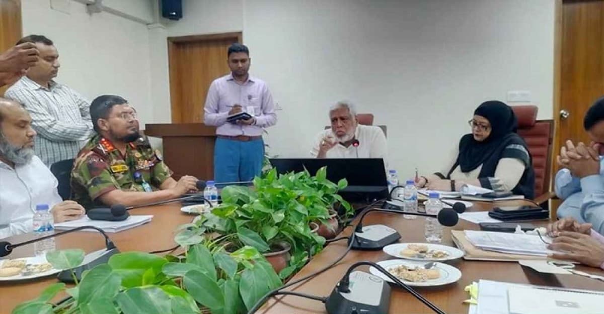 পল্লী বিদ্যুৎ কর্মীদের কাজে ফেরার আহ্বান, না এলে বিকল্প ব্যবস্থা: উপদেষ্টা